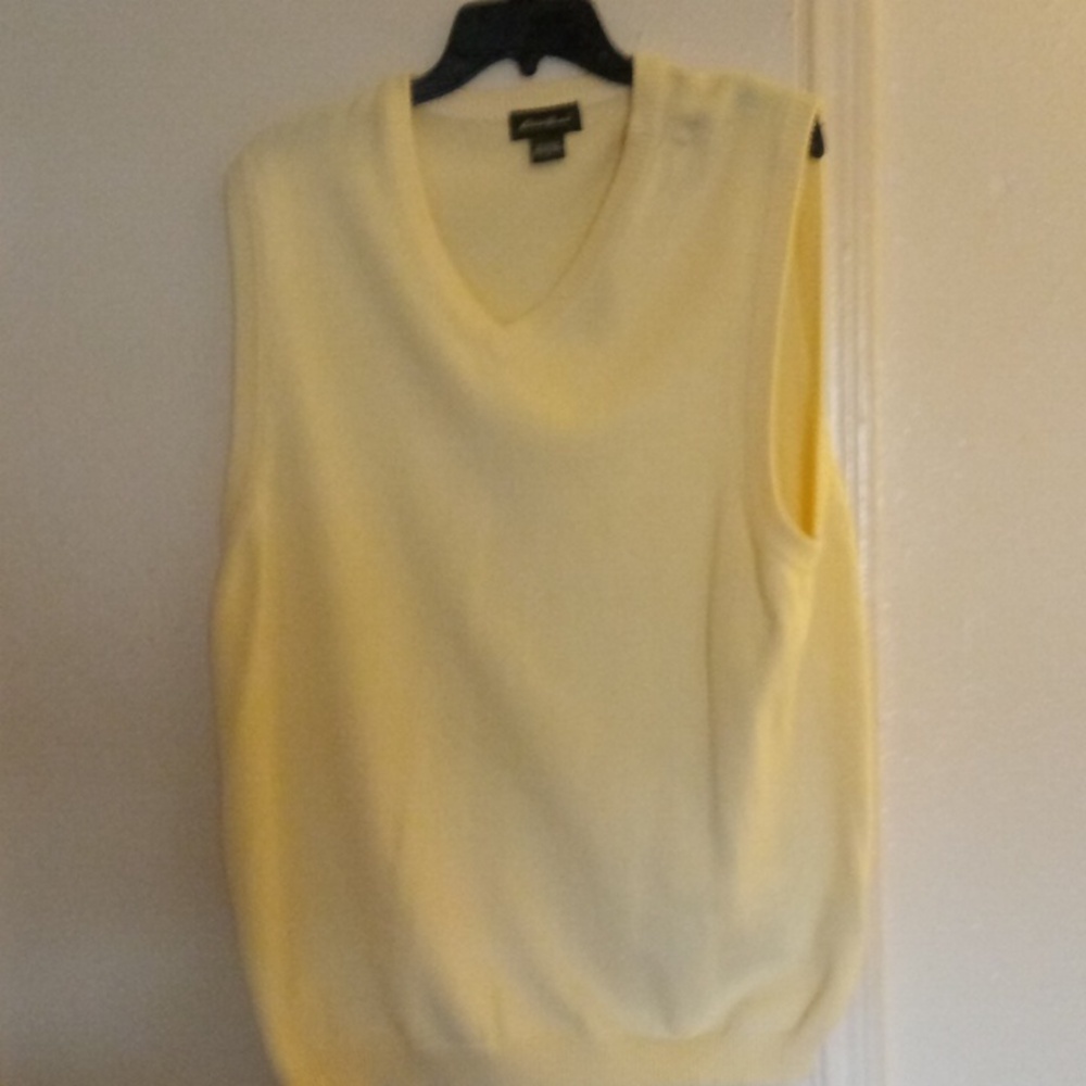 Beige Eddie Bauer Large Vest in Perfect Condition. Will Accept Offers.